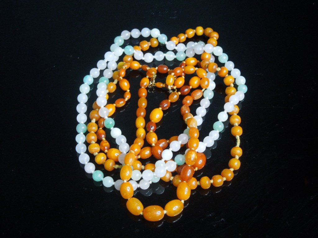 Antiques Chinese Ambers and Quartz Chain (1 of 3)