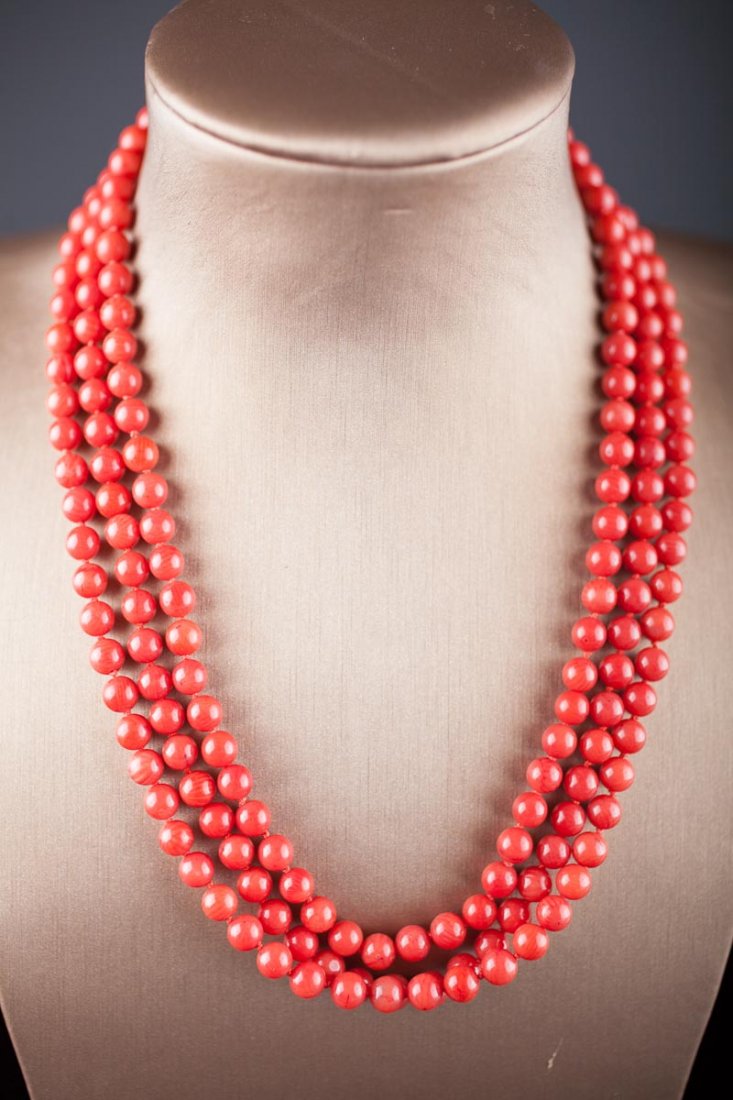 Vintage Coral Necklace. (1 of 5)