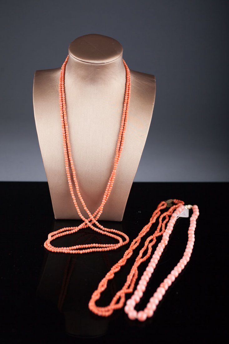 (2 pcs) Vintage Coral Necklaces. (1 of 3)