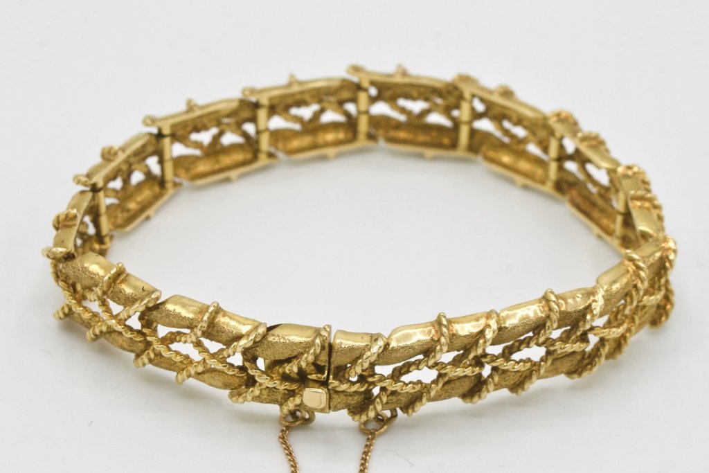 Gold bracelet, link chains interwoven with fine coil: Gold bracelet with link chains interwoven with a fine coiled chain, marked 4k on clasp that has safety chain. It is possible the 1 wore off on the 4k stamp. Bracelet is not magnetic but was not tested