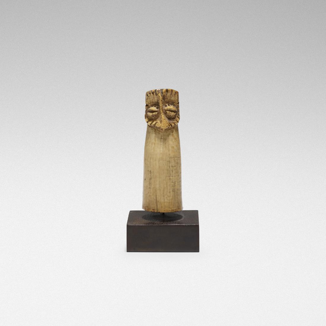 Inuit, totem (1 of 2)