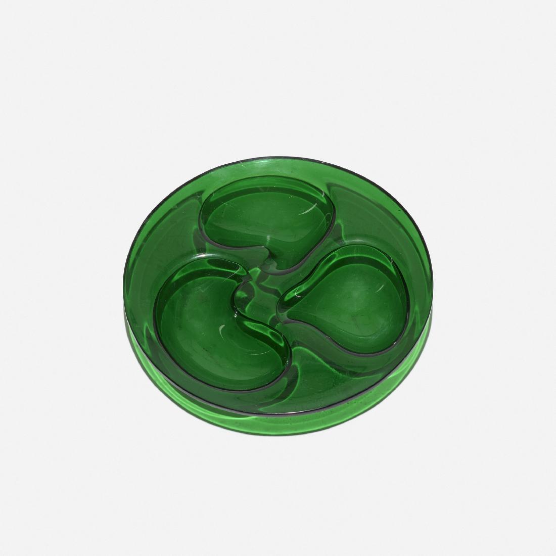 Eva Zeisel, Cloverware serving dish: Eva Zeisel Cloverware serving dish Clover PlasticsHungary / USA, 1947acrylic7.75 dia x 1.25 h in (20 x 3 cm) Provenance: Collection of Monroe L. Dinell | Thence by descent<