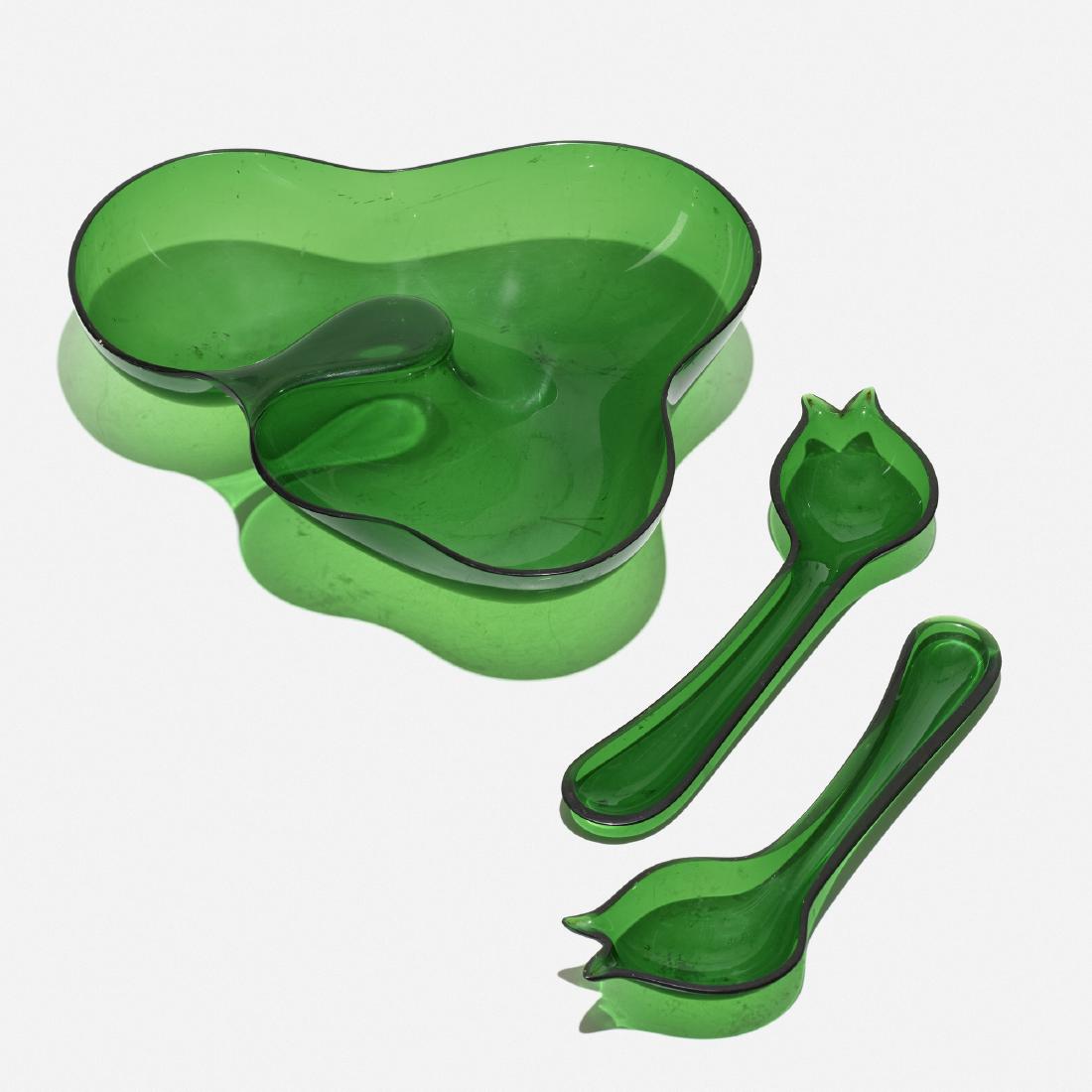 Eva Zeisel, Cloverware serving set: Eva Zeisel Cloverware serving set Clover PlasticsHungary / USA, 1947acrylic plastic13 w × 11 d × 3 h in (33 × 28 × 8 cm) Set includes one dish and two spoons.
