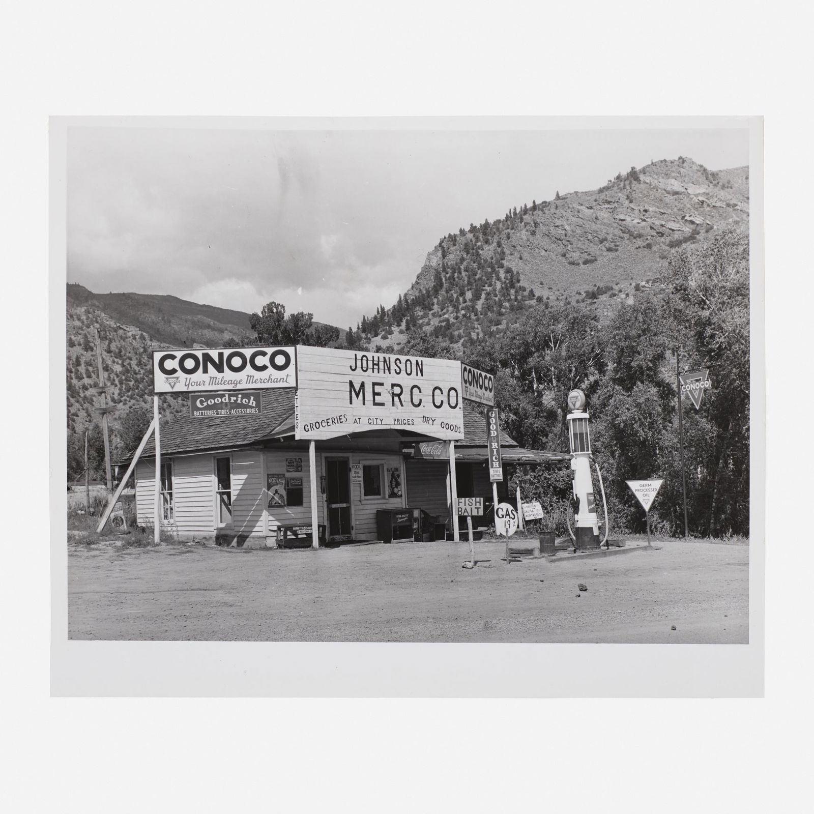 Russell Lee, Grocery Store and Filling Station (1 of 2)