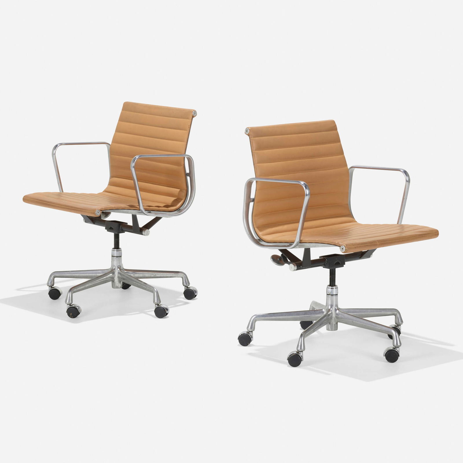 Eames, Aluminum Group office chairs, pair (1 of 4)