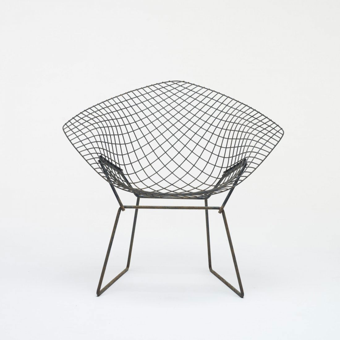 Harry Bertoia Diamond chair: Harry Bertoia Diamond chair Knoll International USA, 1952/c. 1975 enameled steel 33 w x 29 d x 30 h inches