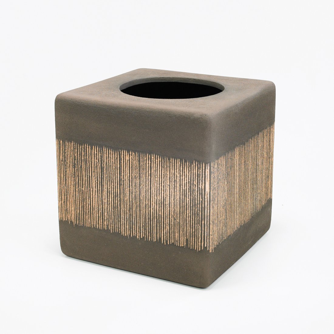 Johanna Grawunder jg2 vase from the Mask series: Johanna Grawunder jg2 vase from the Mask series Galleria Roberto Giustini USA/Italy, 2002 glazed ceramic 10.5 w x 10.5 d x 10.5 h inches This work is number four from the edition of six. Signed, title