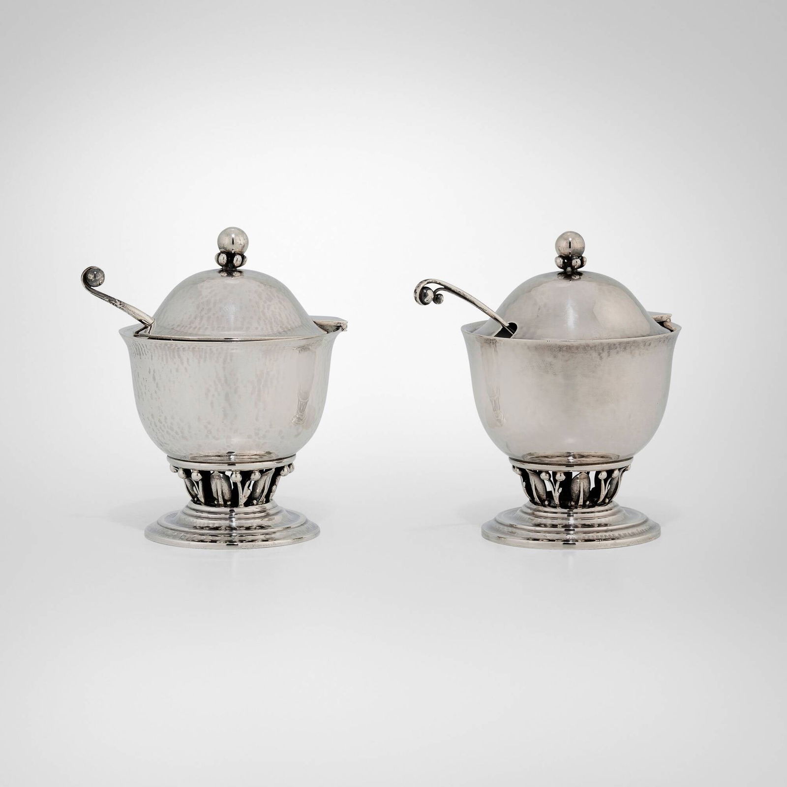 Georg Jensen, Louvre mustard pots with spoons model 180, pair (1 of 5)