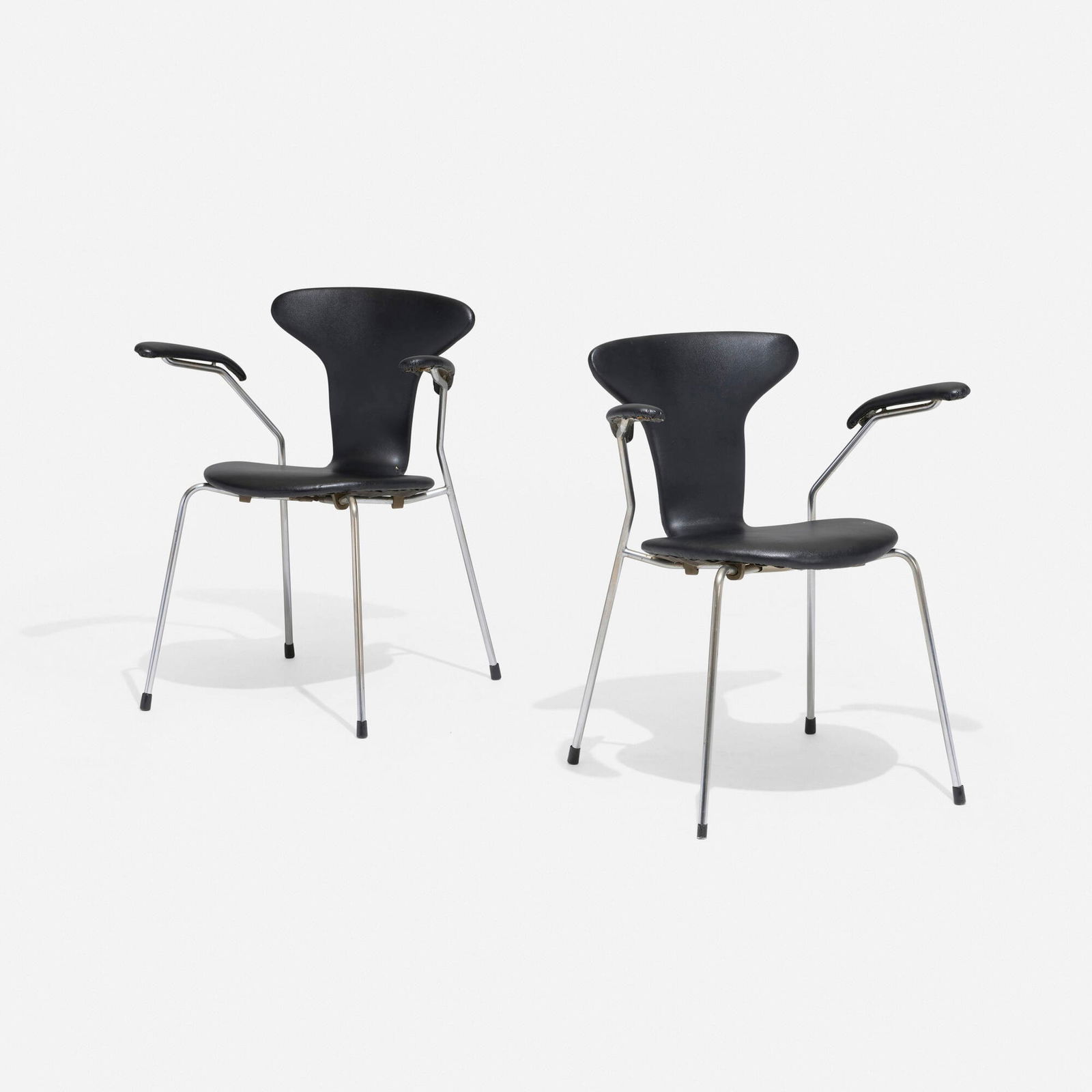 Arne Jacobsen, Arm chairs model 3105, pair (1 of 5)