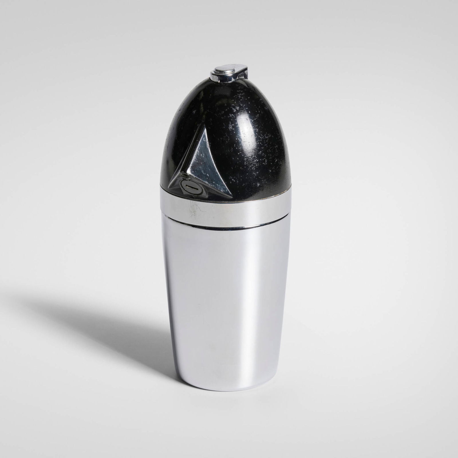 Norman Bel Geddes, Soda King syphon bottle: Norman Bel Geddes Soda King syphon bottle Walter Kidde Sales Company Inc.USA, 1935chrome-plated brass, enameled aluminum 9.75 h x 4.5 w x 3.75 d in (25 x 11 x 10 cm) Impressed manufactur