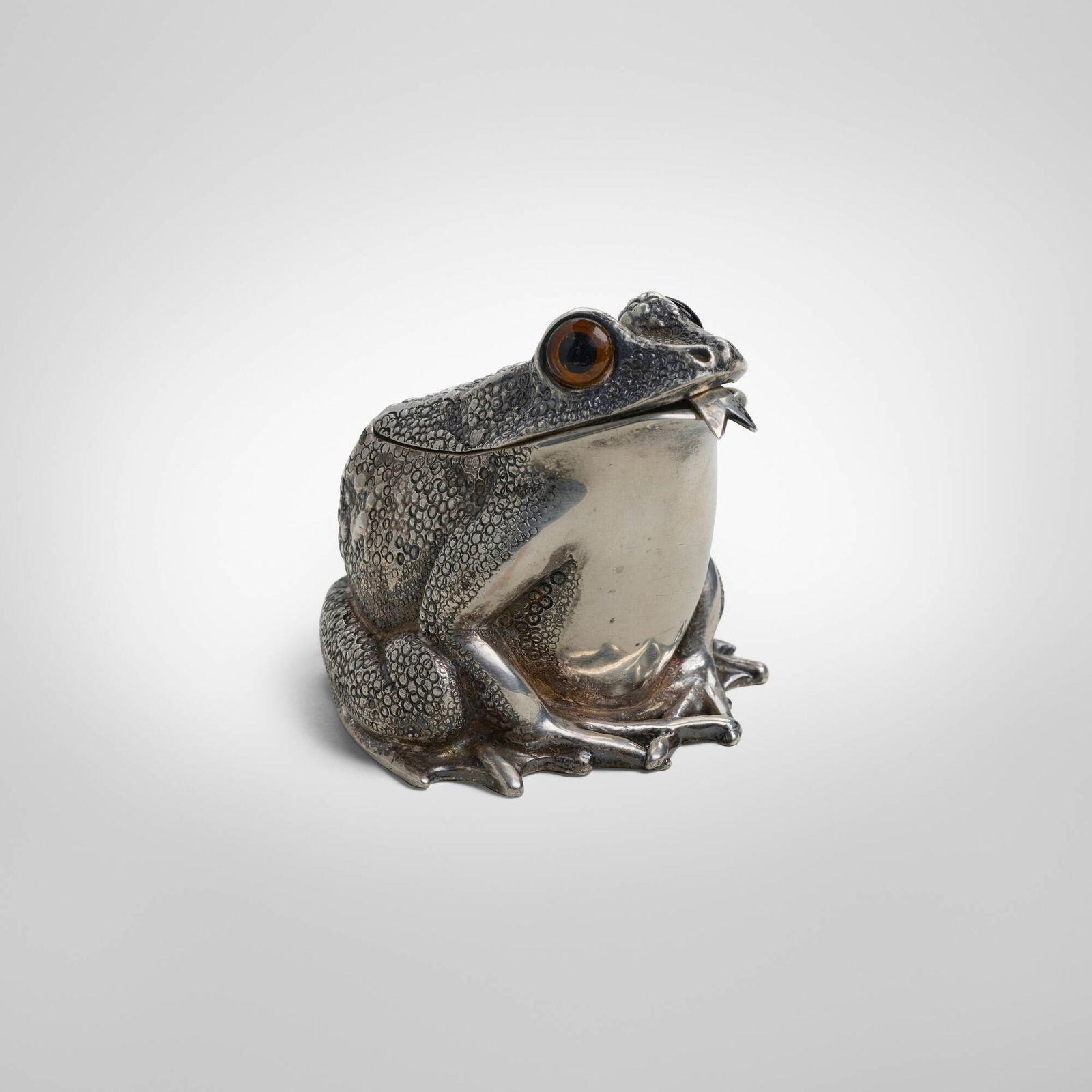 William Comyns & Sons Ltd. (Richard Comyns), Elizabeth II frog-form mustard pot with spoon: William Comyns & Sons Ltd. (Richard Comyns) Elizabeth II frog-form mustard pot with spoon London, United Kingdom, 1971silver, silver parcel-gilt, glass 2.5 h x 3 w x 3.5 d in (6 x 8 x 9 cm) Im