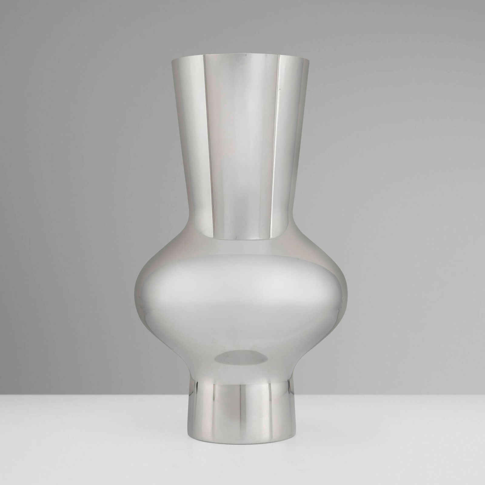 Alfredo Haberli, Alfredo vase (1 of 3)