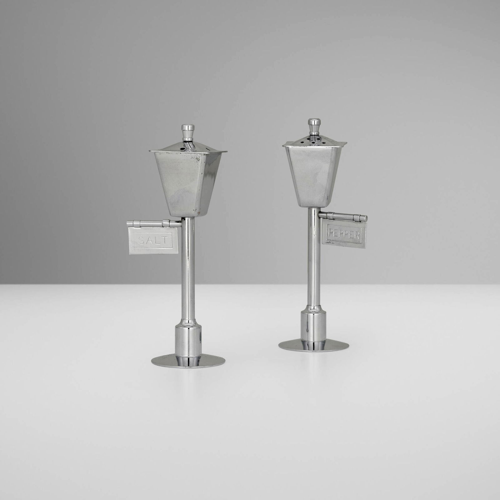 English, Street lamp post salt and pepper shakers, pair (1 of 4)
