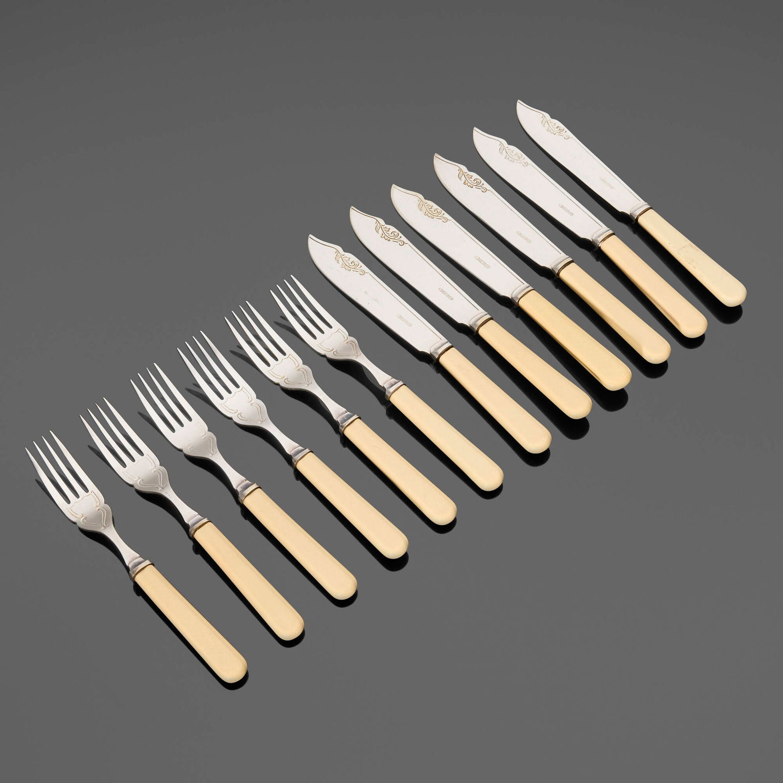 Roberts & Dore Ltd., Fish flatware set (1 of 3)