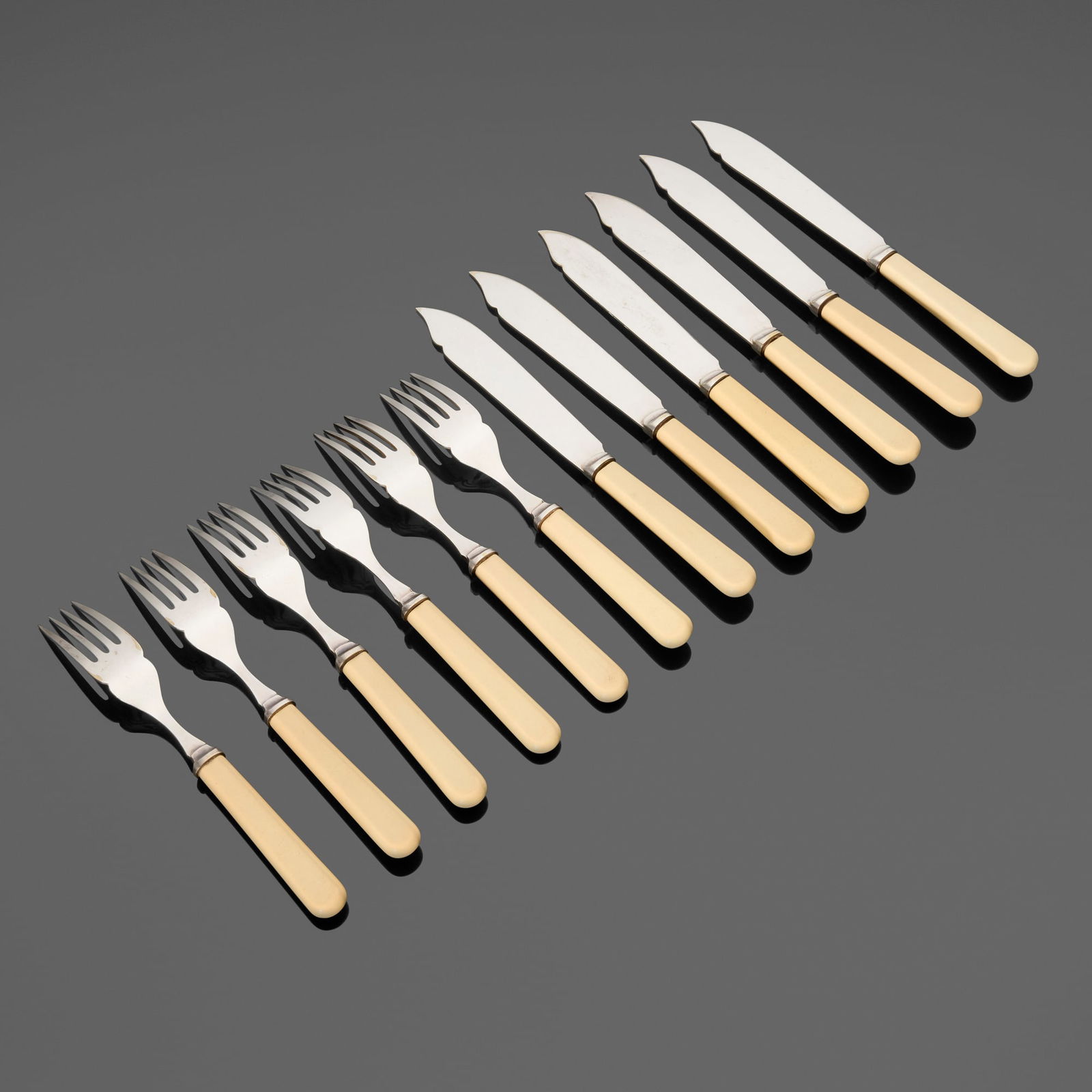 Roberts & Dore Ltd., Fish flatware set - 2