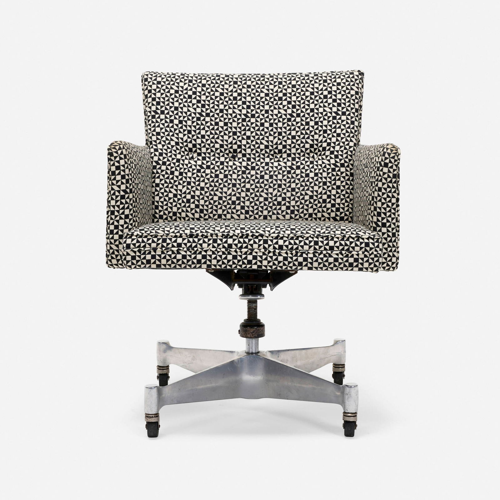 George Nelson & Associates, Low Back Executive swivel chair, model 5872 (1 of 4)