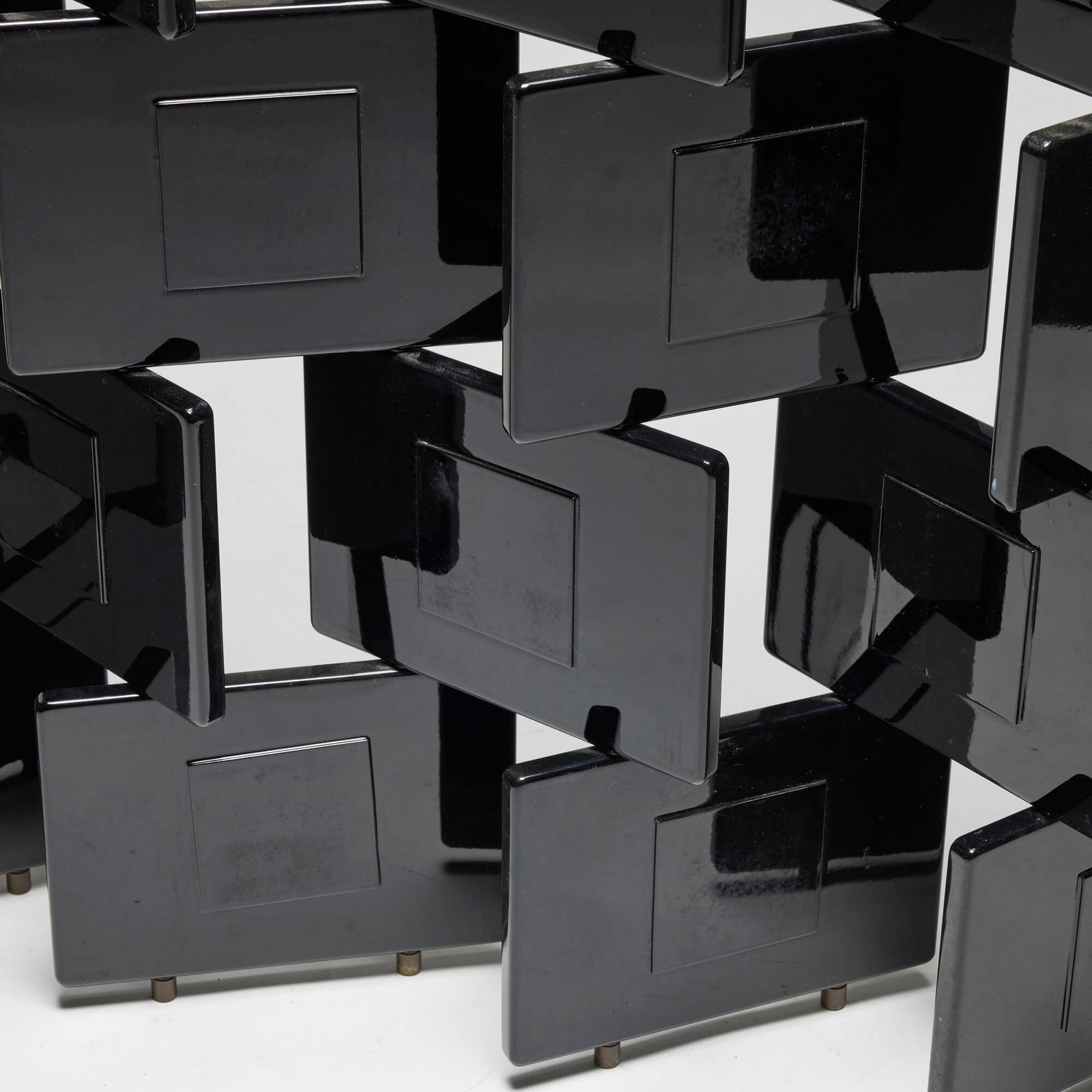 Eileen Gray, Brick screen - 4