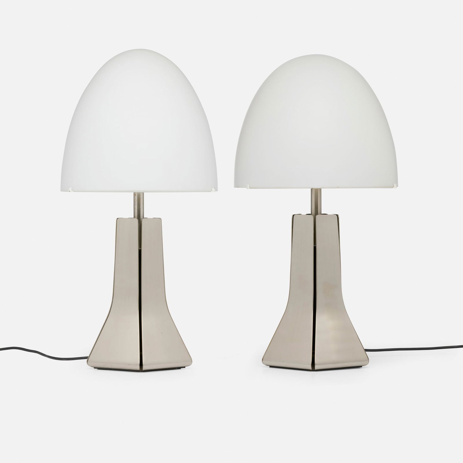 L'?uf Centre d'Etude, Table lamps model 10580, pair (1 of 4)