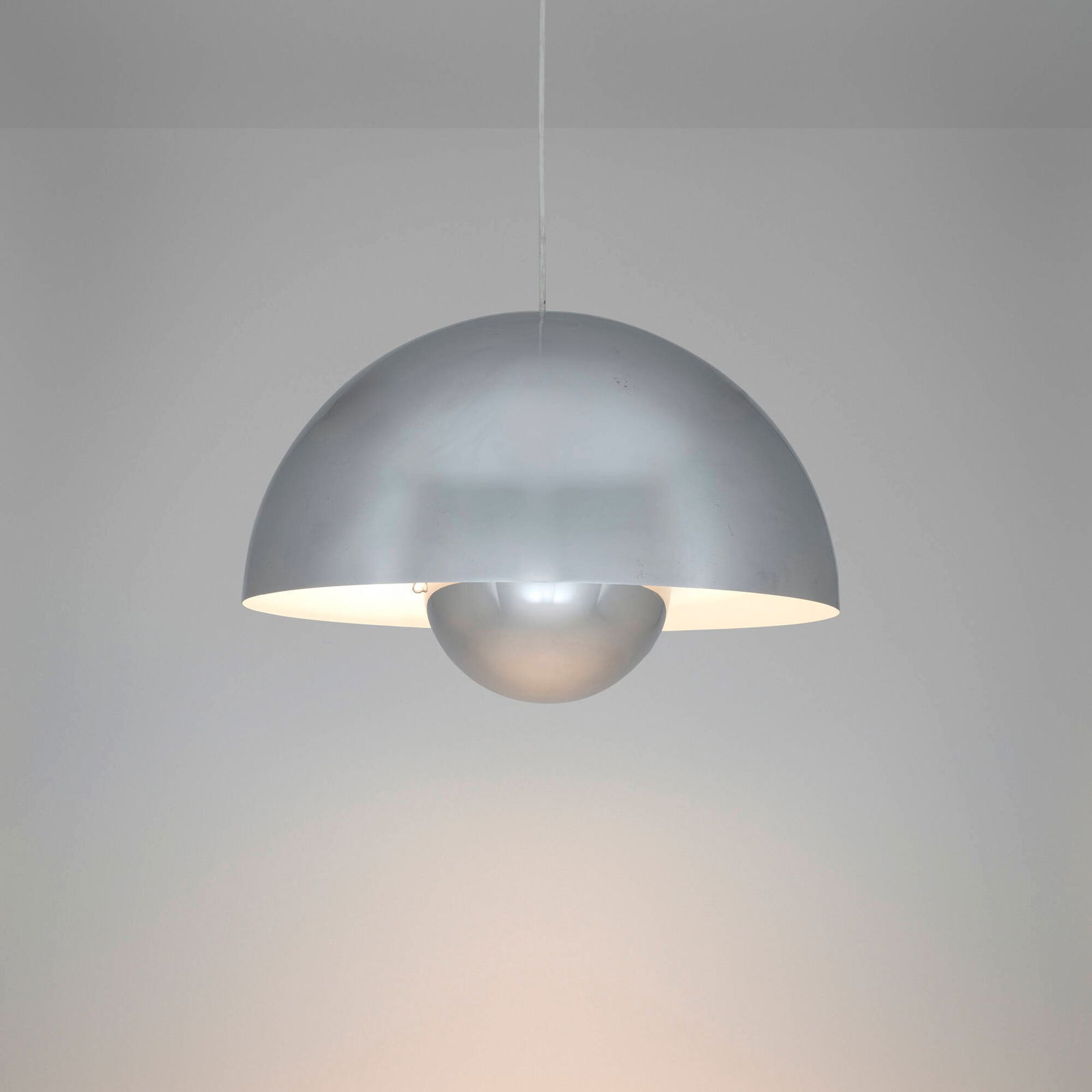 Verner Panton, Flowerpot pendant lamp (1 of 2)