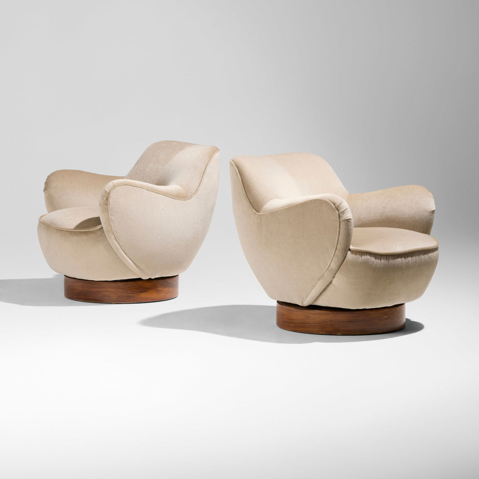 Vladimir Kagan, Barrel chairs, pair (1 of 4)