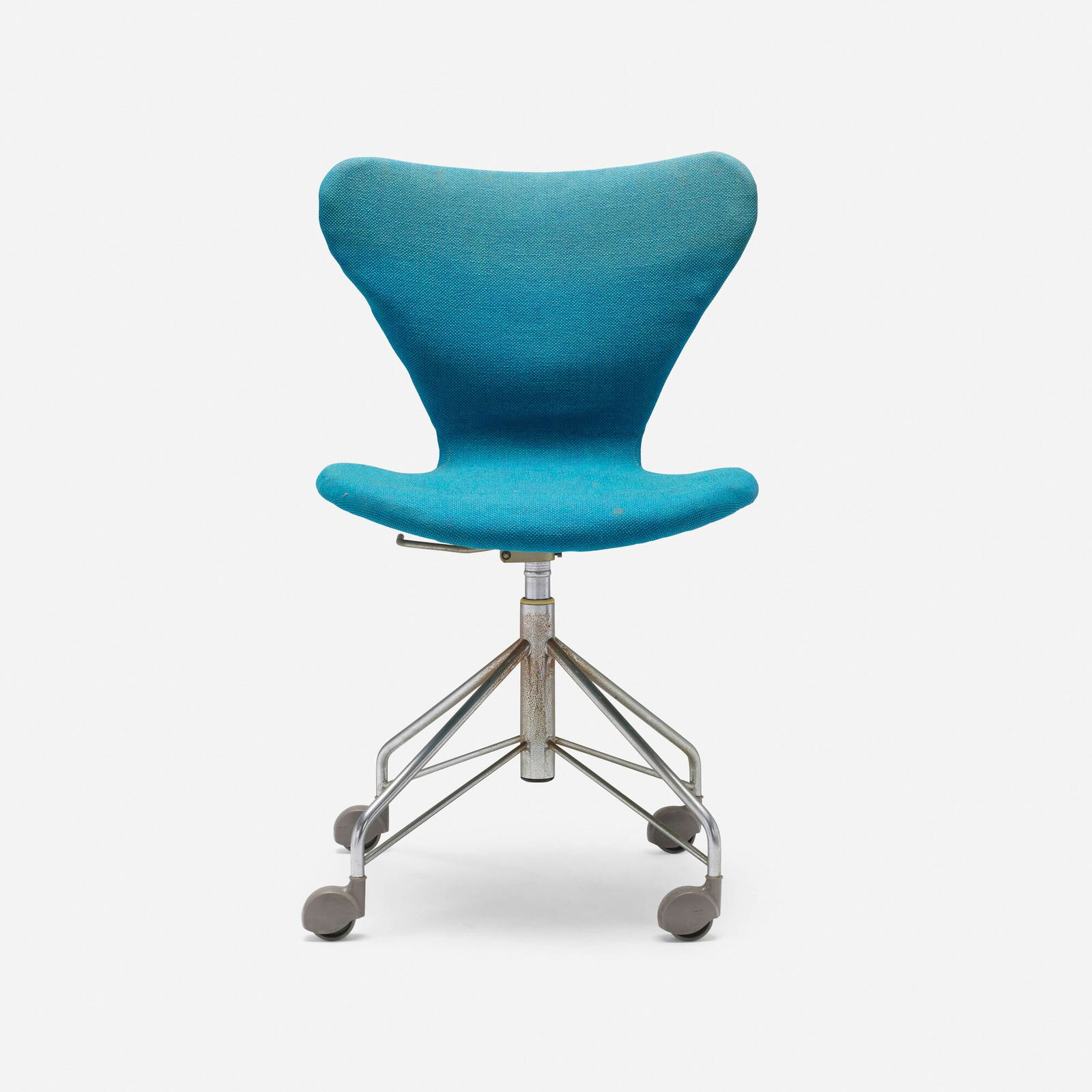 Arne Jacobsen, Sevener desk chair, model 3117 from the SAS Royal Hotel, Copenhagen (1 of 4)