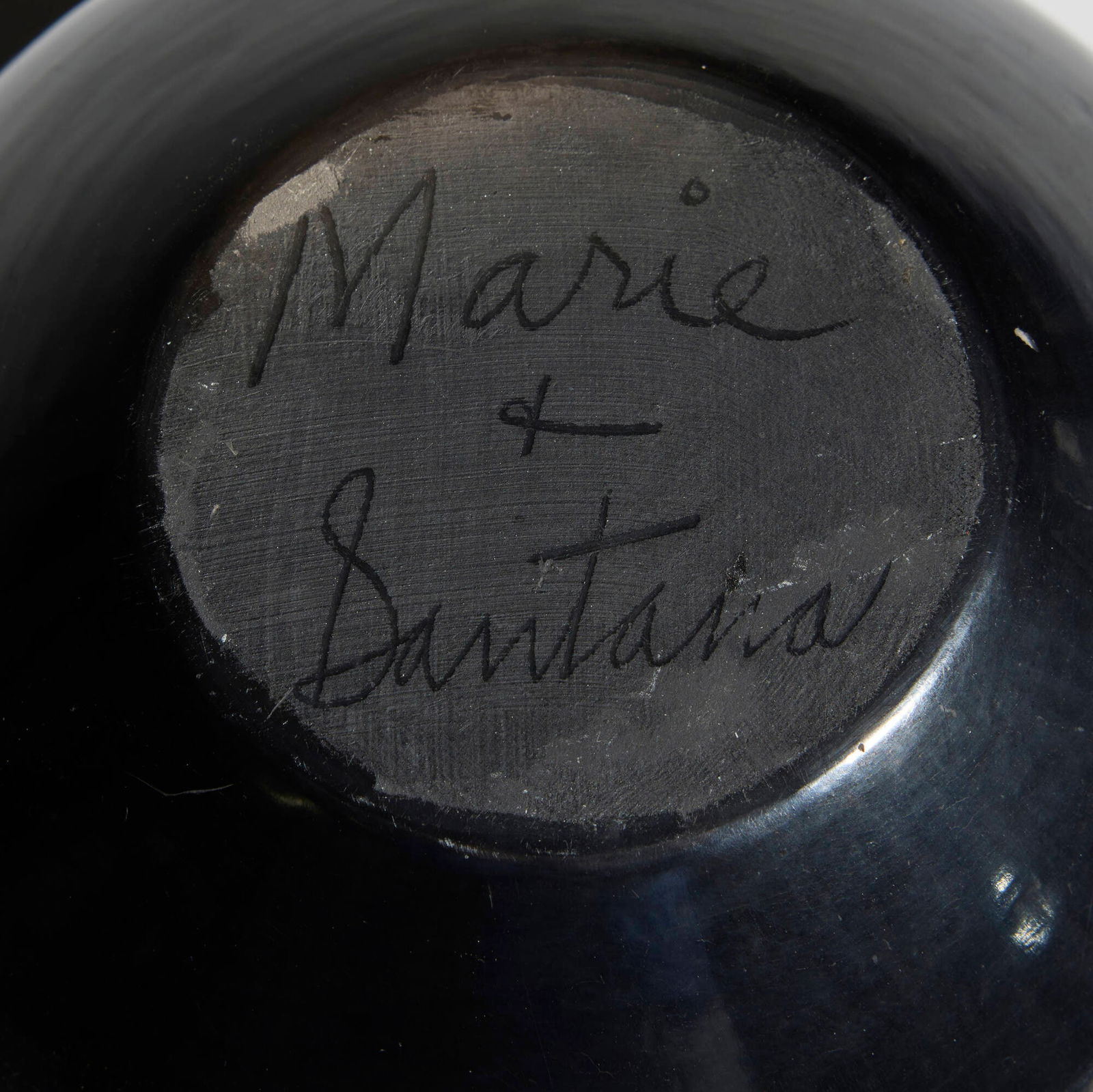 Maria Montoya Martinez and Santana Martinez, Blackware vessel with feather design - 3