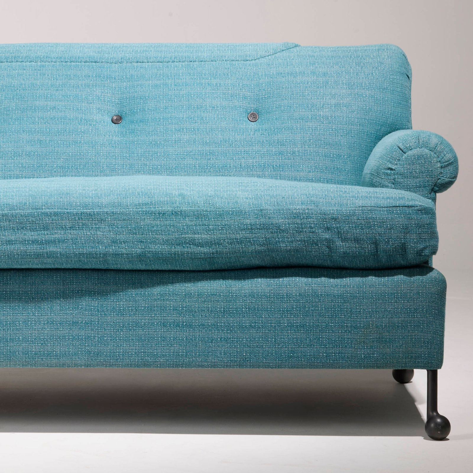 Tyler Hays, Grane sofa - 4