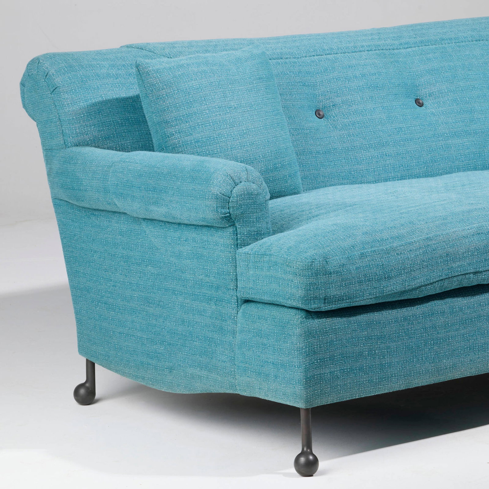 Tyler Hays, Grane sofa - 5