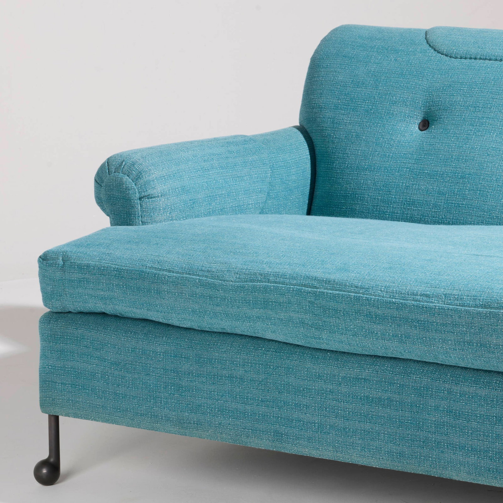 Tyler Hays, Grane sofa - 6