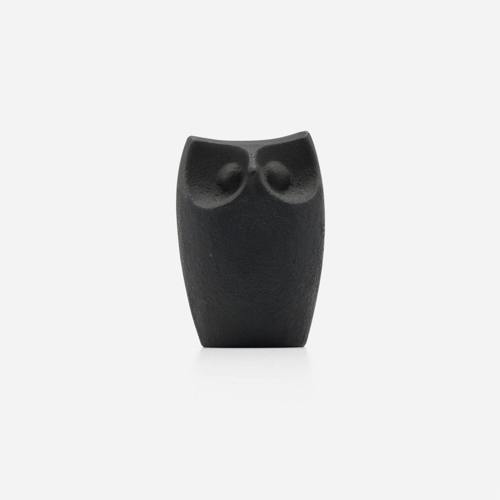 Kamasada Casting Studio, Mimizuku owl paperweight: Kamasada Casting Studio Mimizuku owl paperweight 21st century cast iron 2.75 h x 1.75 w x 1.5 d in (7 x 4 x 4 cm) This work will ship from Chicago, Illinois.
