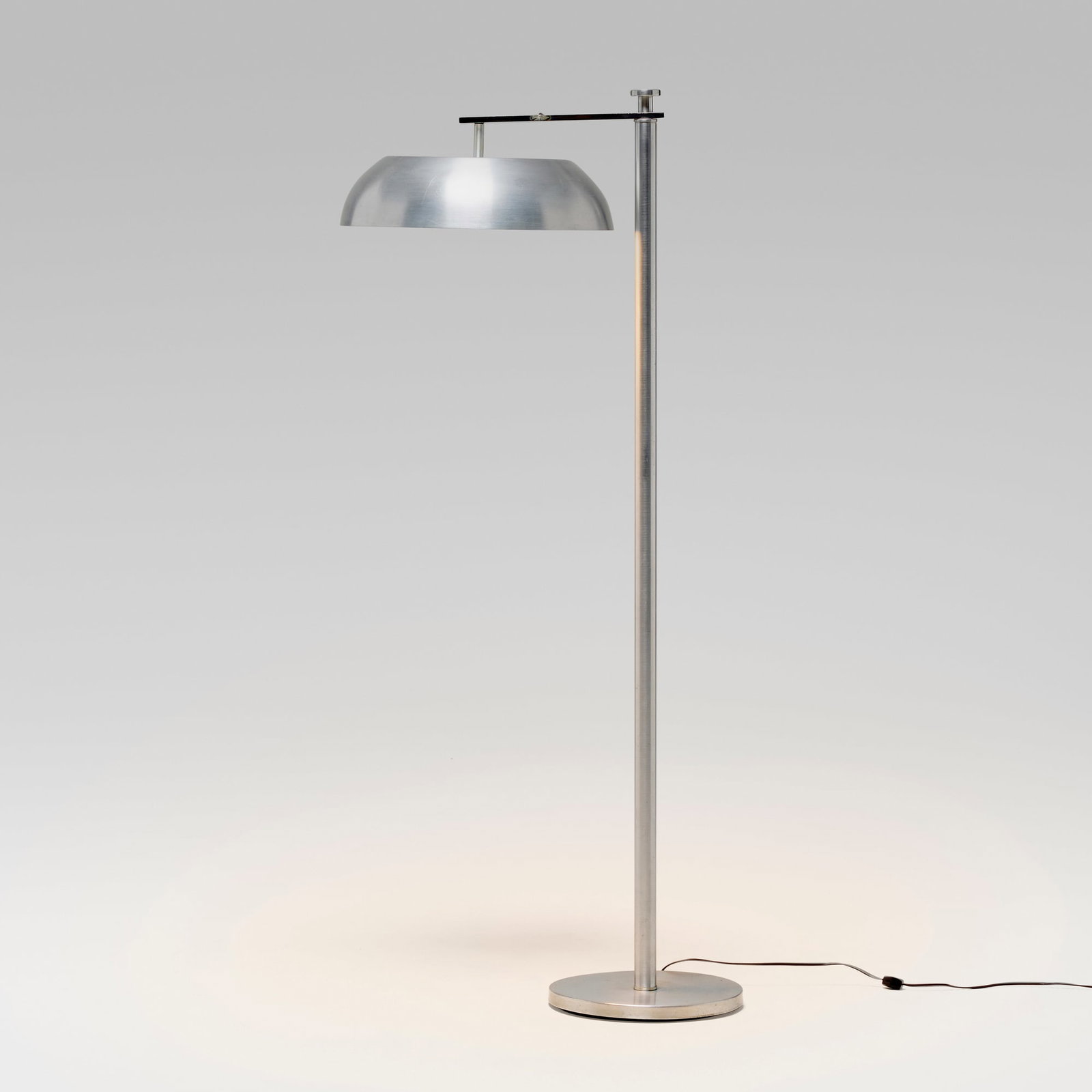 Kurt Versen, Flip Top floor lamp: Kurt Versen Flip Top floor lamp Kurt Versen, Inc. USA, c. 1940 spun aluminum, chrome-plated metal 62 h x 17 w x 17 d in (157 x 43 x 43 cm) Lamp features a hinged arm allowing for two diffe