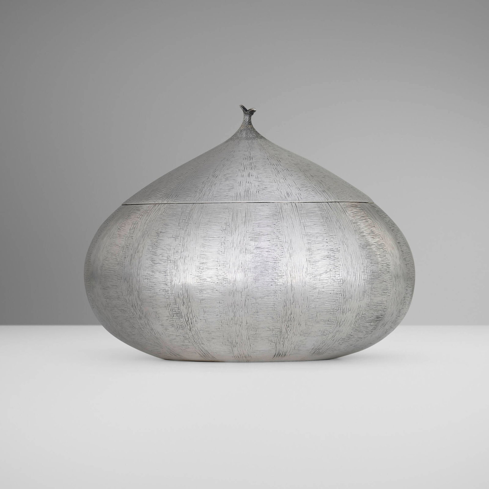 Buccellati, Chestnut-form covered box (1 of 5)