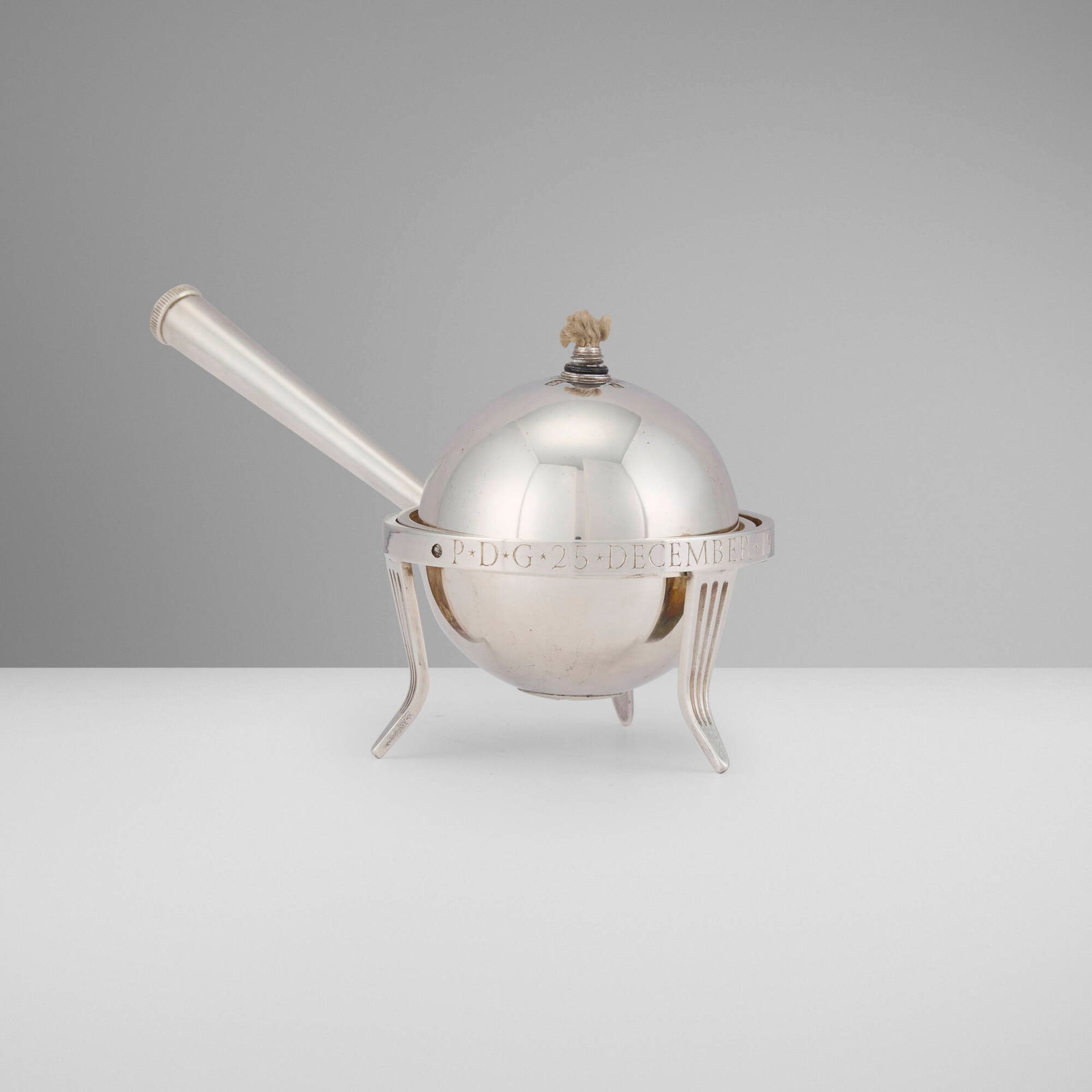 Leslie Gordon Durbin, Elizabeth II gimbal table lighter (1 of 5)