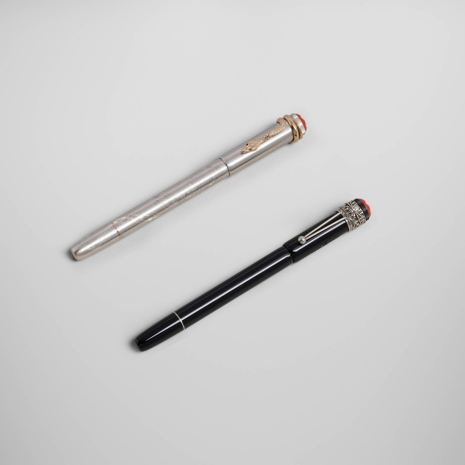 Montblanc, Rouge et Noir rollerball pens, set of two (1 of 4)