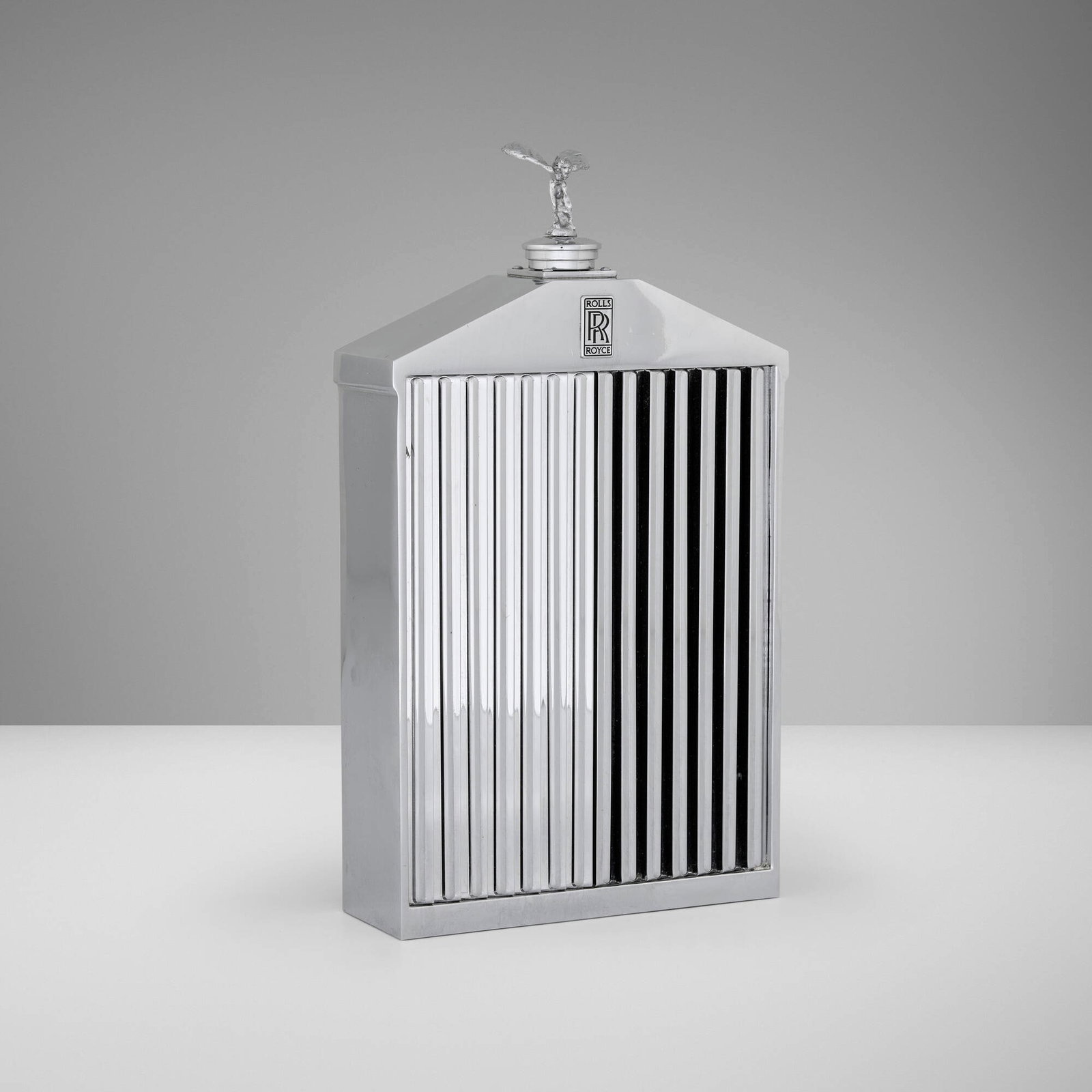 Classic Stable Ltd., Rolls-Royce radiator grille decanter with Spirit of Ecstasy cap (1 of 3)