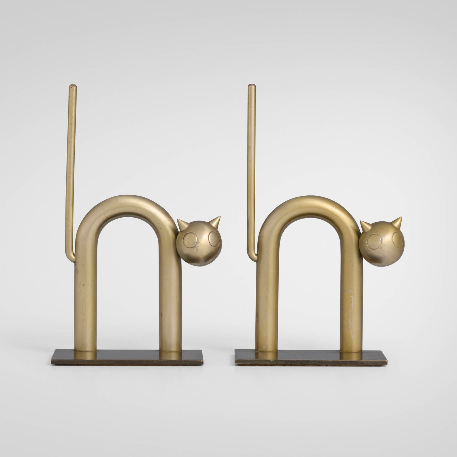Walter von Nessen, Cat bookends model 17042, pair (1 of 5)