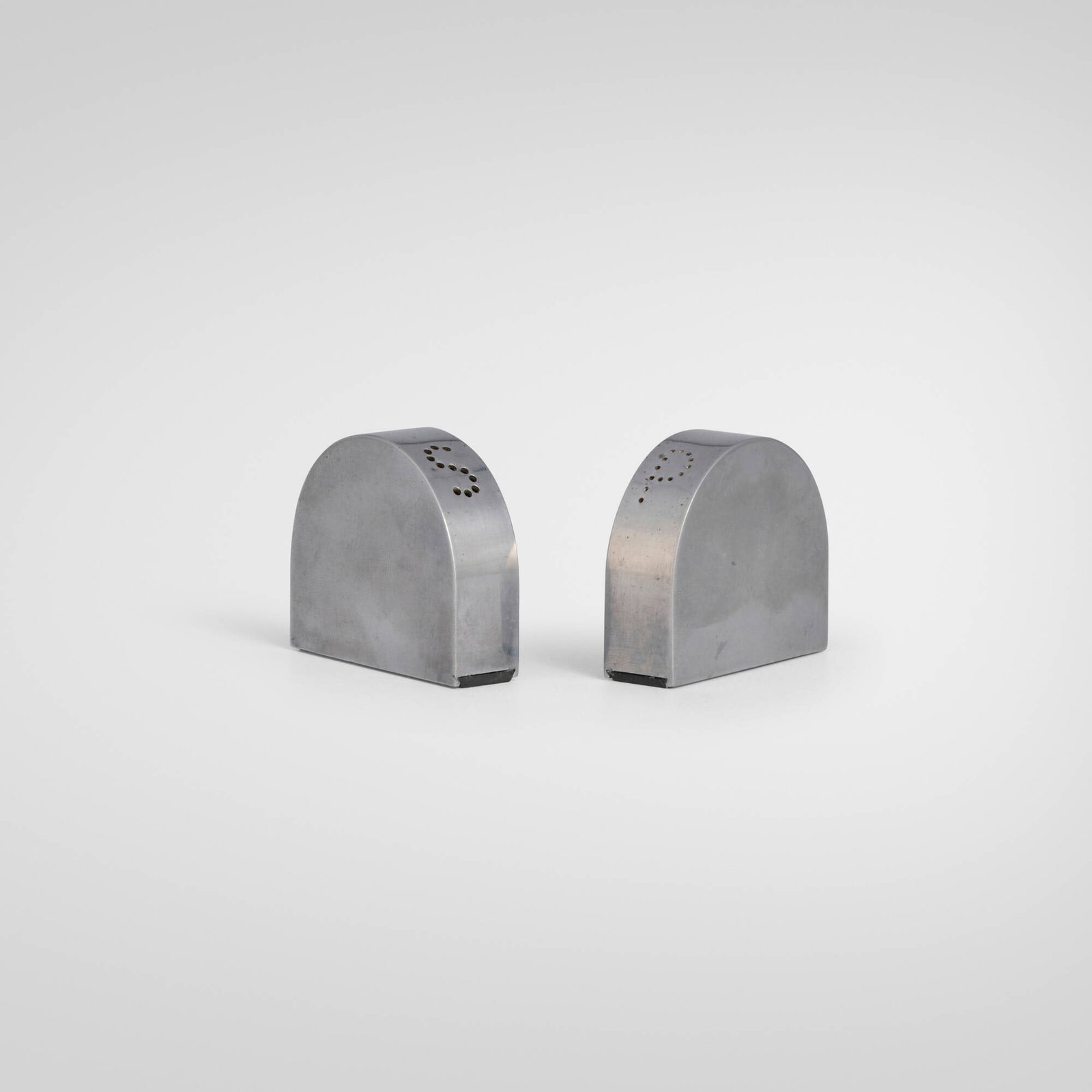 William Lescaze, Duet salt and pepper shakers: William Lescaze Duet salt and pepper shakers Revere Copper and Brass, Inc. Switzerland/USA, c. 1935 aluminum, Bakelite 1.75 h x 2 w x 0.625 d in (4 x 5 x 2 cm) Impressed manufacturer's mark to