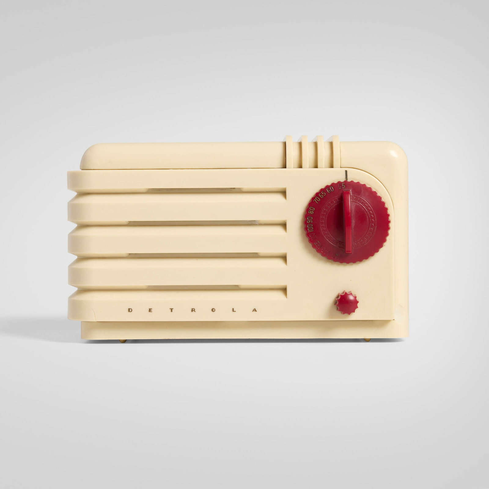 George W. Walker, Super-Pee-Wee radio: George W. Walker Super-Pee-Wee radio Detrola Radio USA, 1938 plastic 4.875 h x 8 w x 5 d in (12 x 20 x 13 cm) Molded manufacturer's mark to front 'Detrola'. Stamped manufacturer's