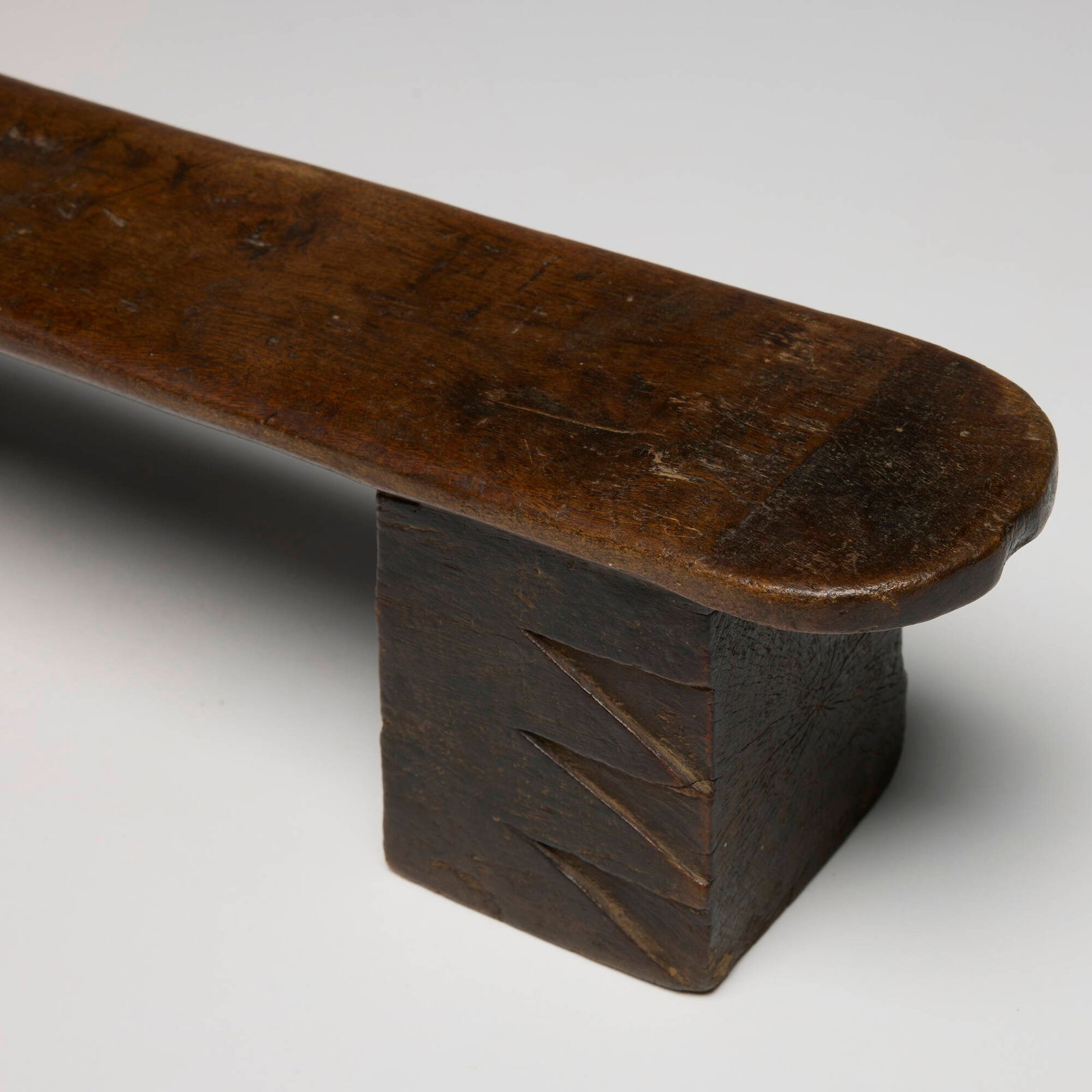 Zulu, Headrest - 4