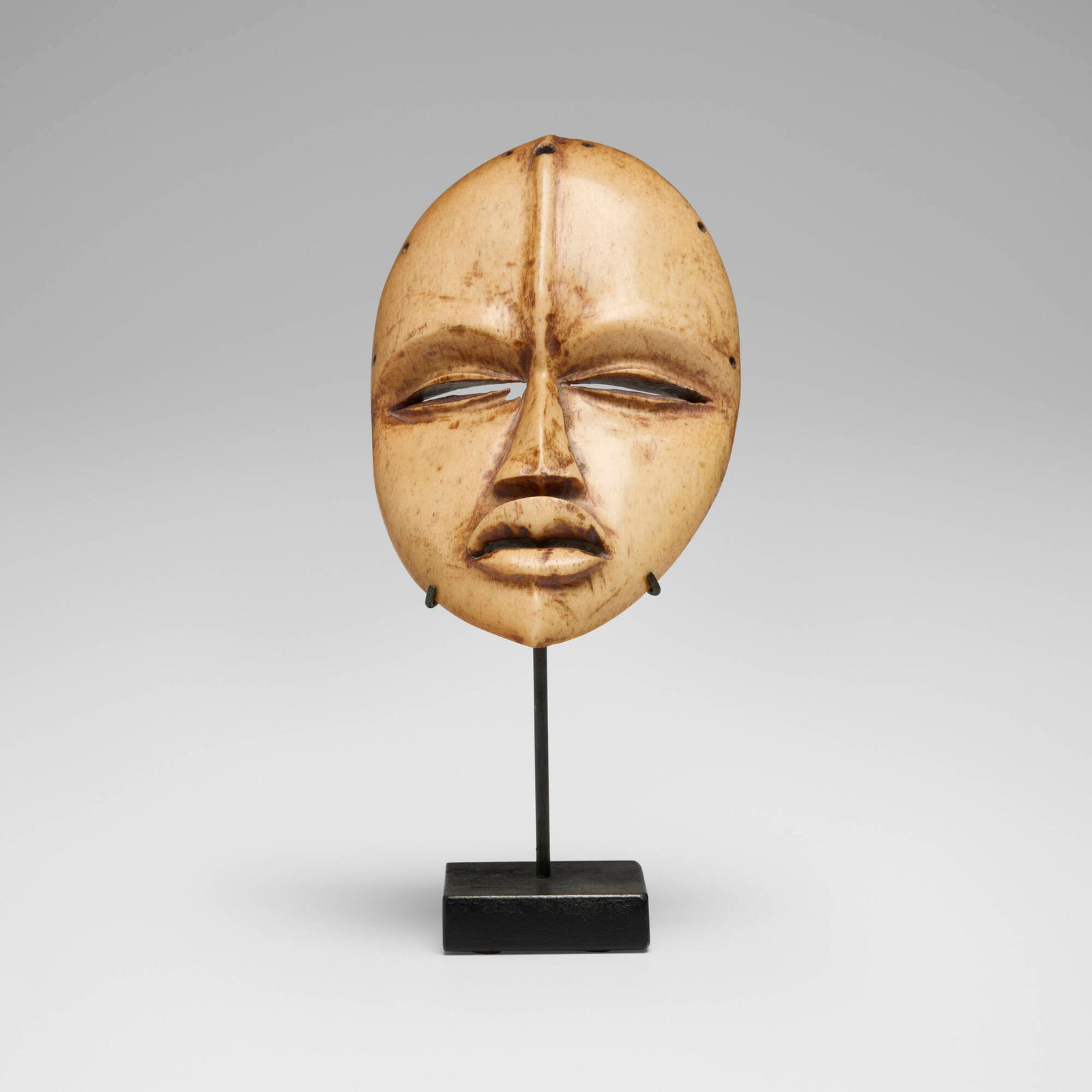 Dan, Passport mask - 2