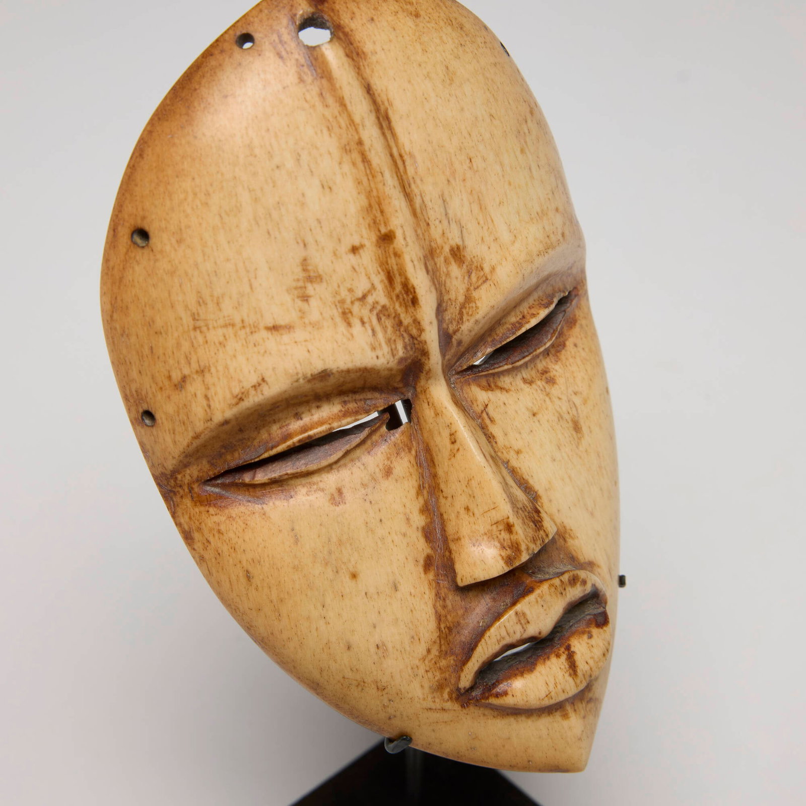 Dan, Passport mask - 4