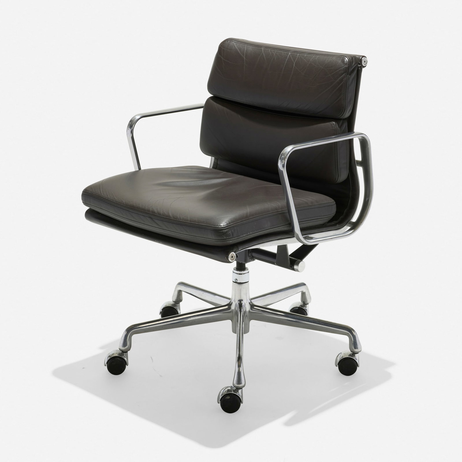 Charles and Ray Eames, Soft Pad Management chair (1 of 4)