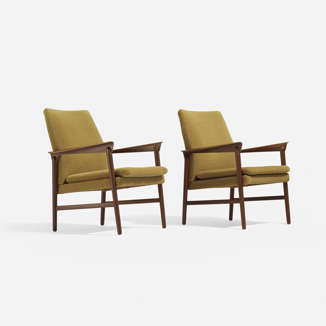 Fritz Hansen lounge chairs, pair (1 of 3)