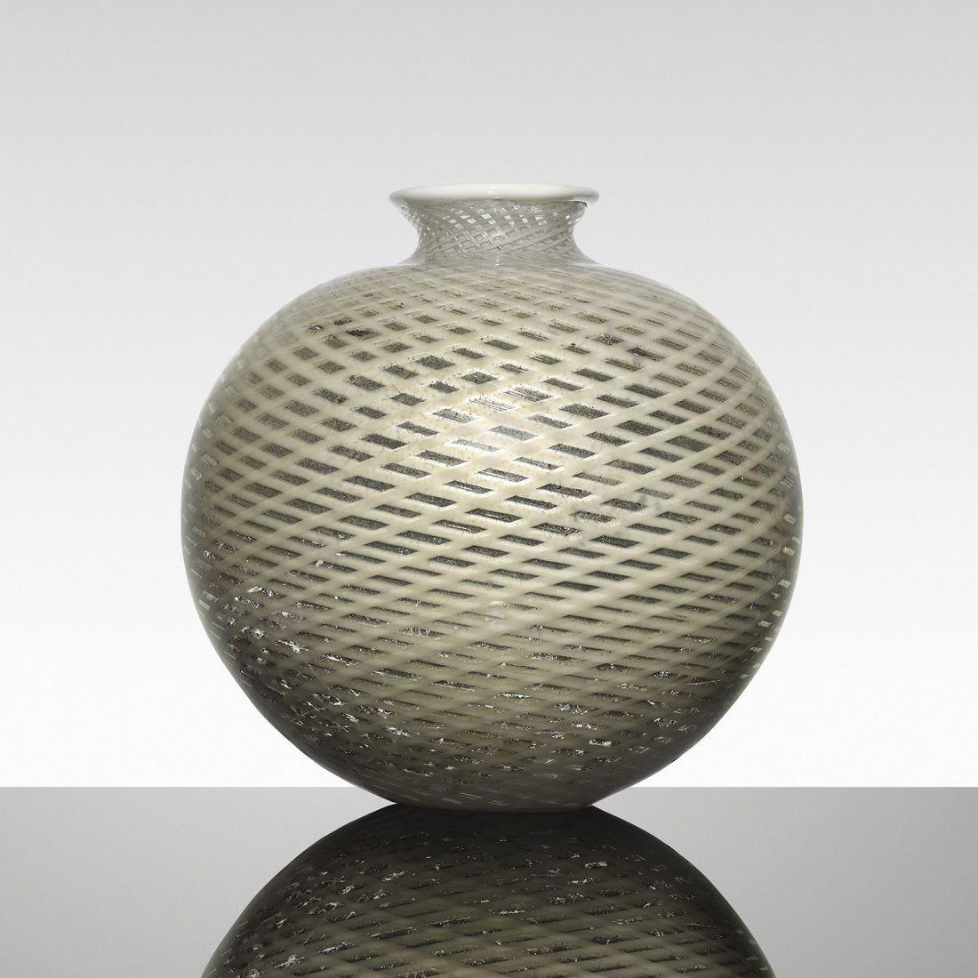Tomaso Buzzi rare and monumental a Reticello vase (1 of 3)