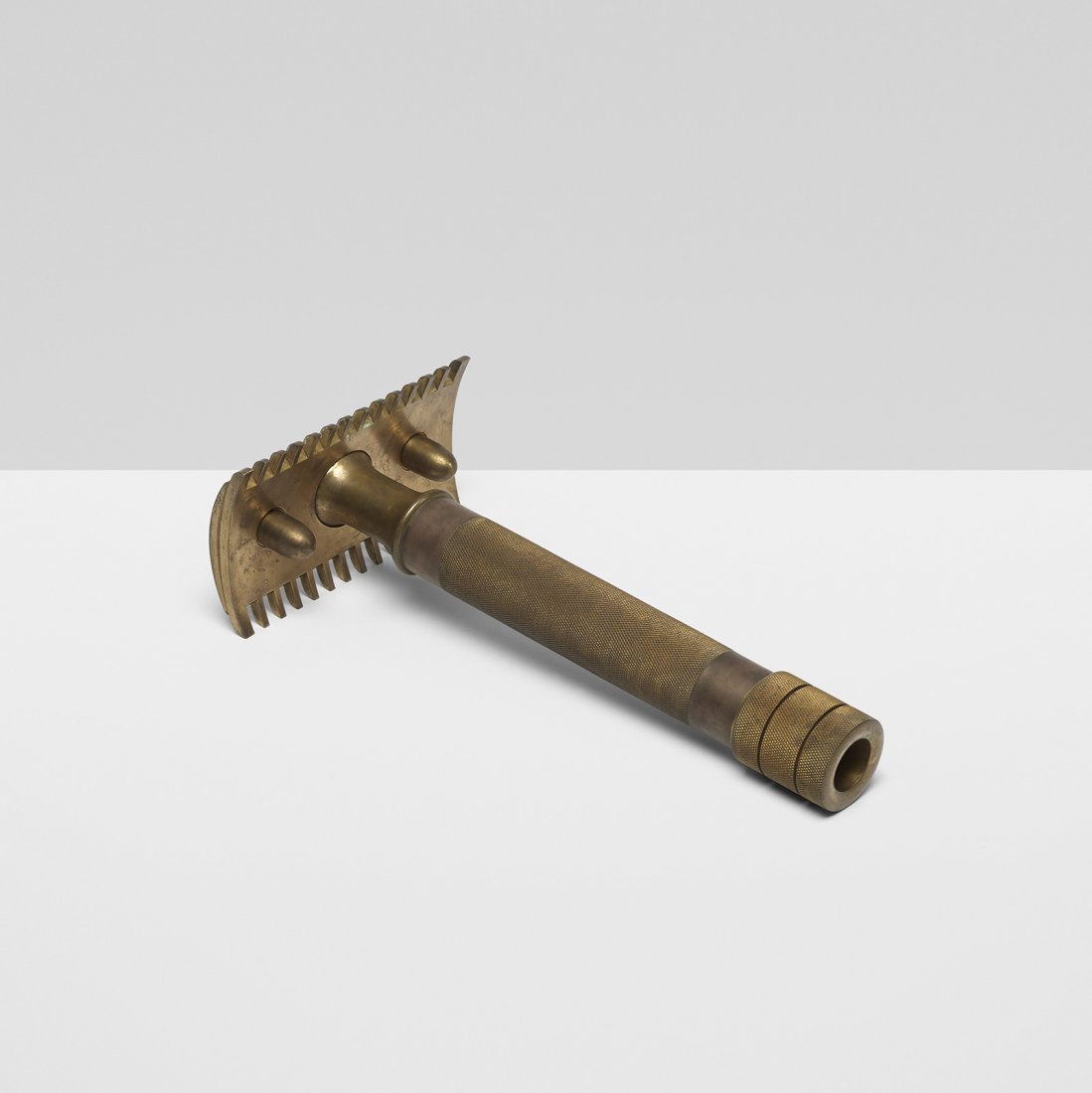 American monumental window display safety razor (1 of 2)