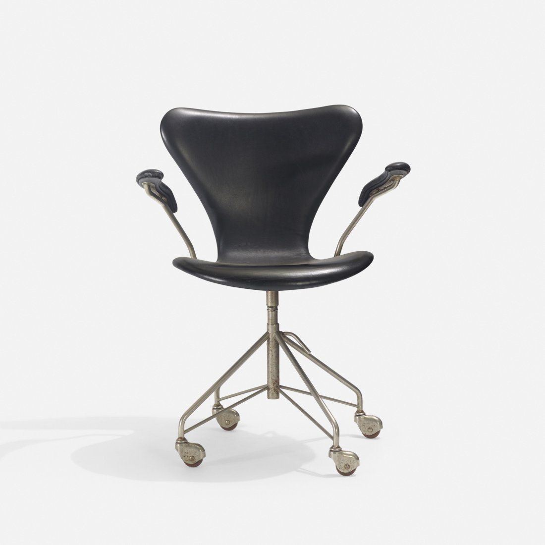Arne Jacobsen, Sevener desk chair, model 3117 (1 of 4)