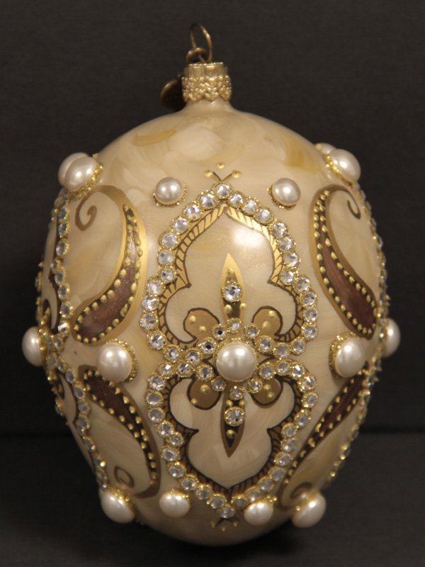 Jay Strongwater Hand Painted & Set W/ Swarovski Crystal: Jay Strongwater hand painted and set with swarovski and crystal exquisite holidqay ornament in its original box measures 2 3/4" diameter
