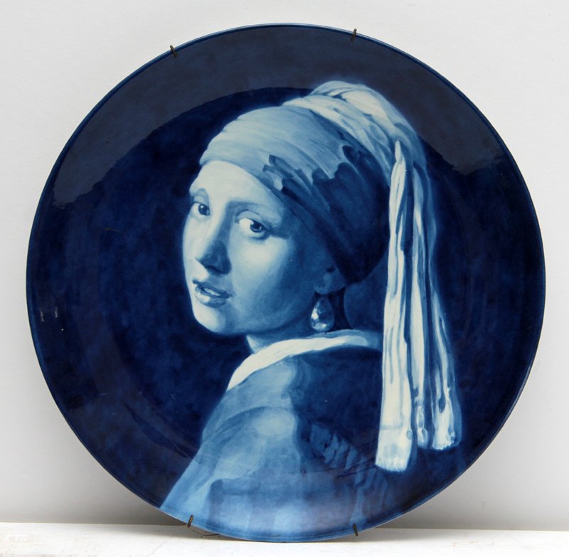 DELFT BLUE PORTRAIT PORCELAIN PLATTER (1 of 4)