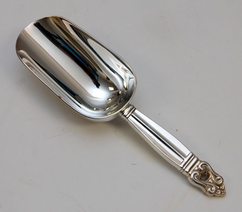 INTERNATIONAL STERLING ROYAL DANISH ICE SCOOP (1 of 5)