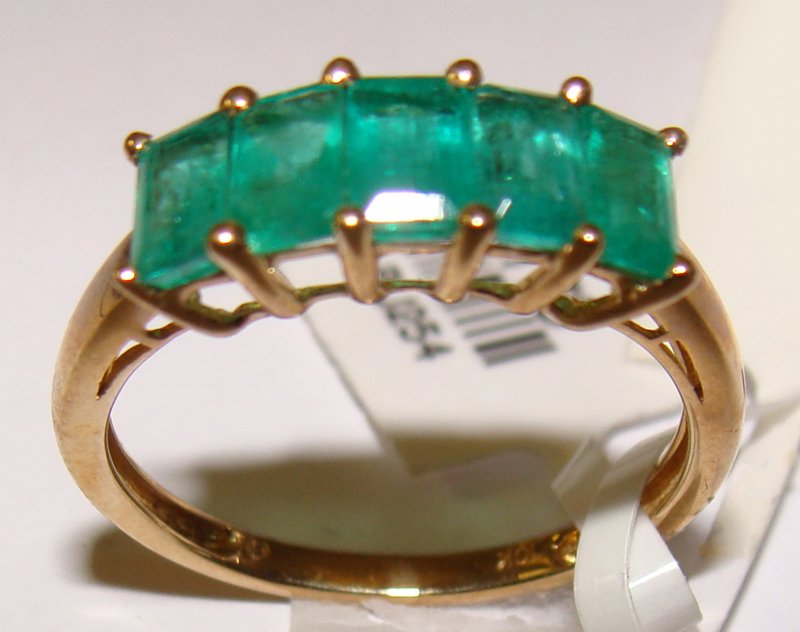 10KT YG 1.5 CT EMERALD RING (1 of 2)
